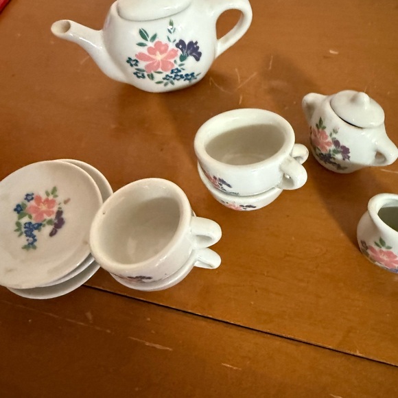 Floral Miniature Tea Set - Picture 7 of 11